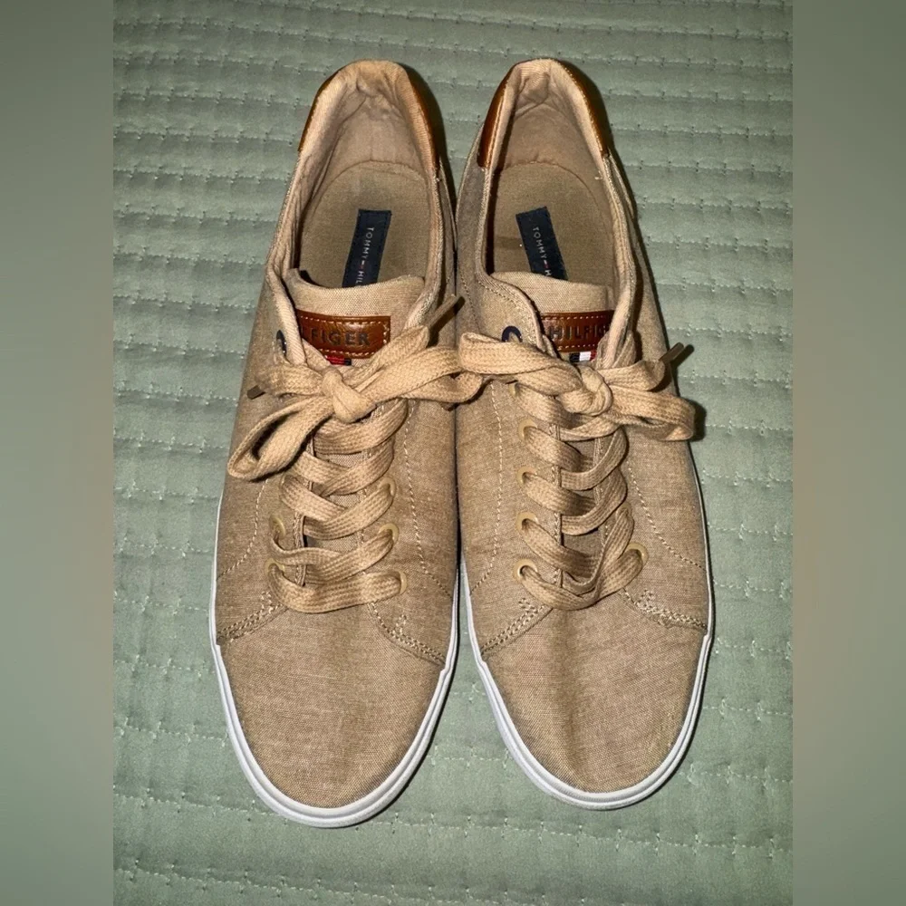 Tommy Hilfiger Men's Tan Sneakers. Size 10. GUC.